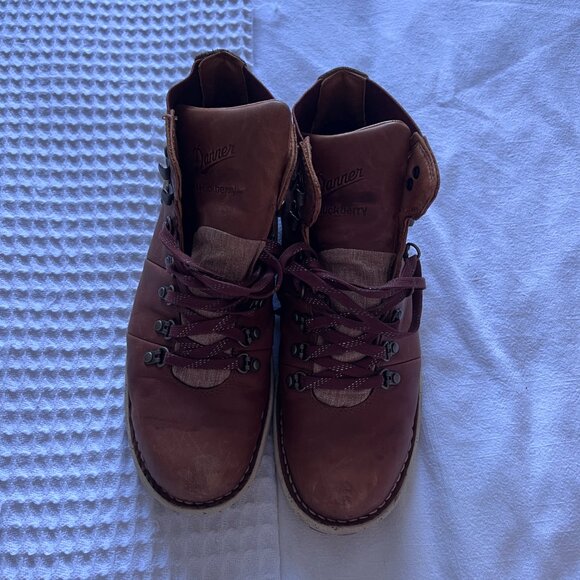 Danner x Huckberry - Vertigo 917 'Gold Rush' Men's Hiking Boots - Picture 5 of 9
